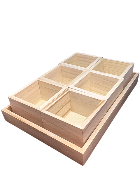 Plateau en bois avec 6 boîtes