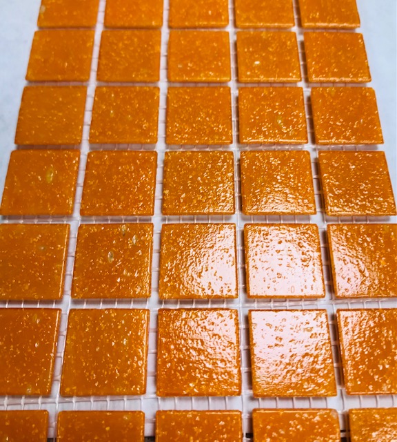 Pâte de verre orange clair , 2 x 2 cm , par 100 g.